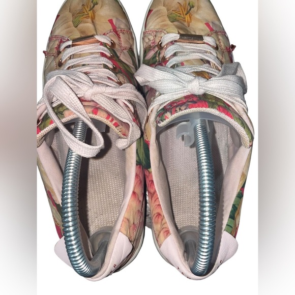 Ted Baker satin floral print lace up sneaker shoes. Size 9. EUC. - Picture 7 of 8
